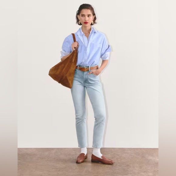 Everlane Organic The Original Cheeky Jean - Picture 8 of 11